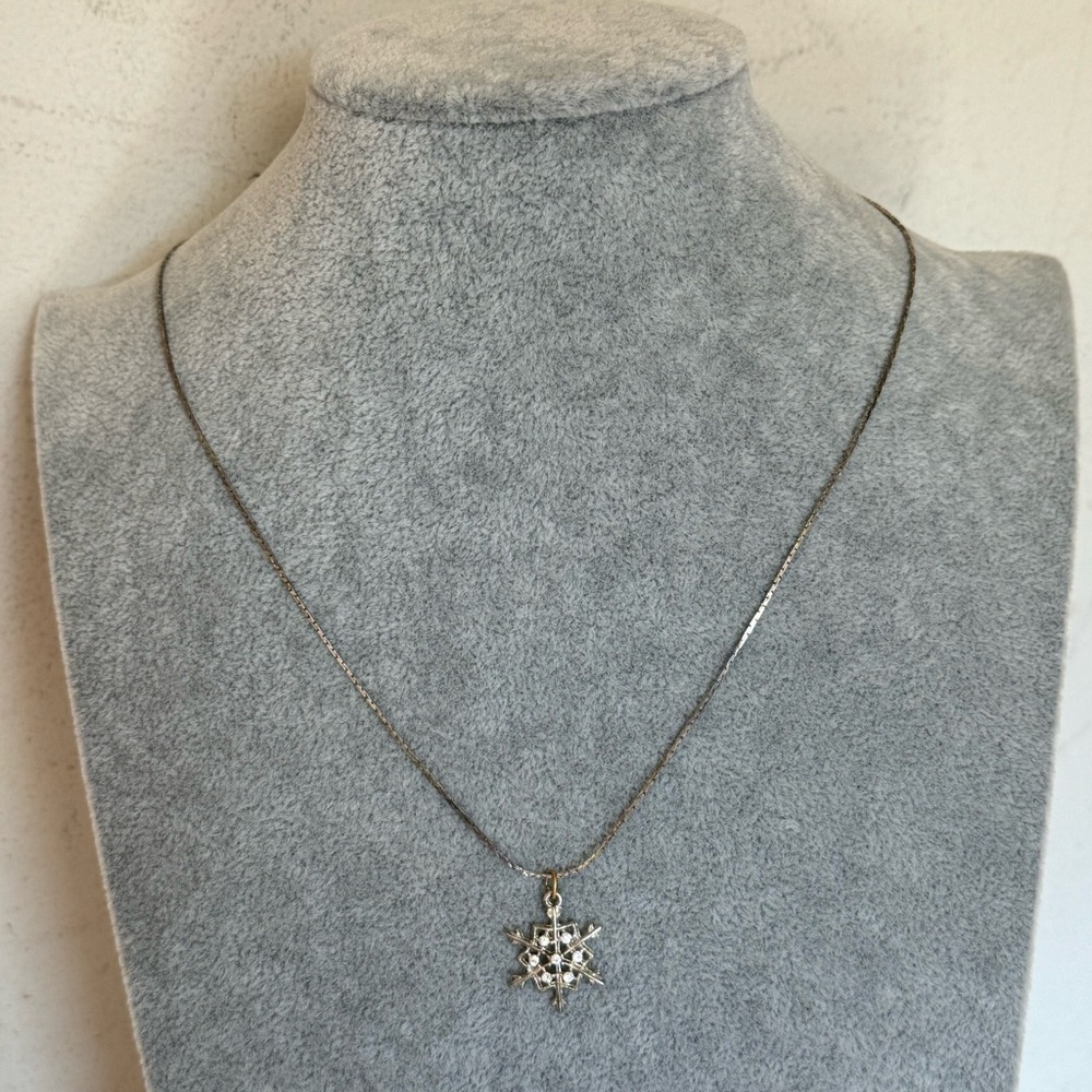 Vintage Silver Diamond Rhinestone Snowflake Charm Pendant Vintage Necklace - Picture 9 of 13
